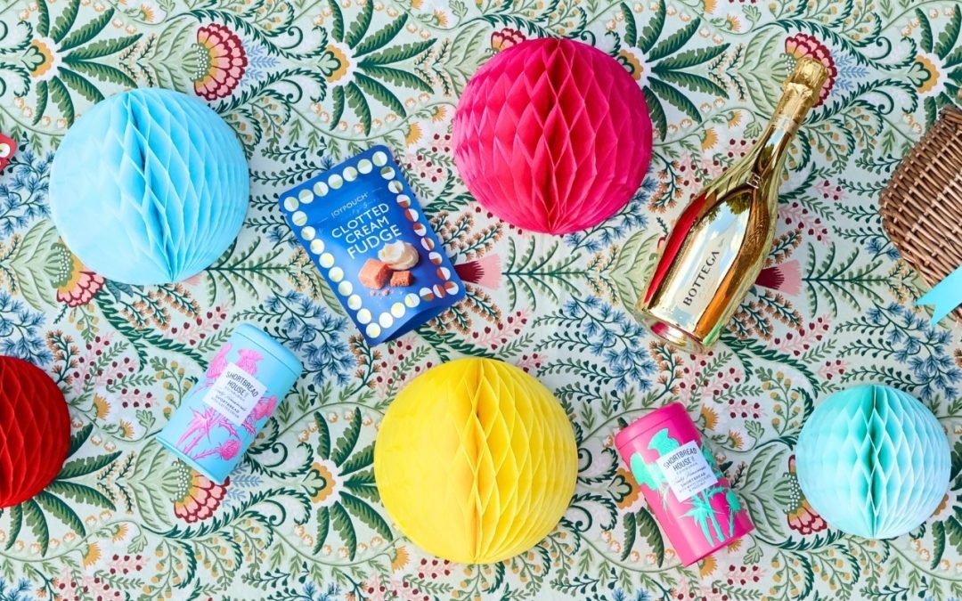 What to Put in a Gift Hamper: 15 Thoughtful Ideas for Every Recipient